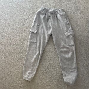 Under Armour Cream Cargo Sweatpants | Size Small